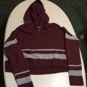 Crop top long sleeved shirt.